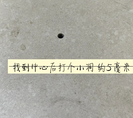 镶黄旗瓷砖空鼓维修公司专业解答在瓷砖铺贴过程中，如果砂料搅拌不均匀，将会带来以下问题
