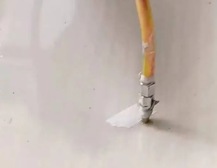 镶黄旗瓷砖空鼓维修公司专业解答在瓷砖铺贴过程中，如果使用的砂料过粗（如全部使用了粗砂），可能会导致以下问题